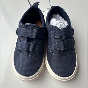 NWT Old Navy Blue Double Strap Unisex Boy’s Toddler Sneakers Shoes Size 6